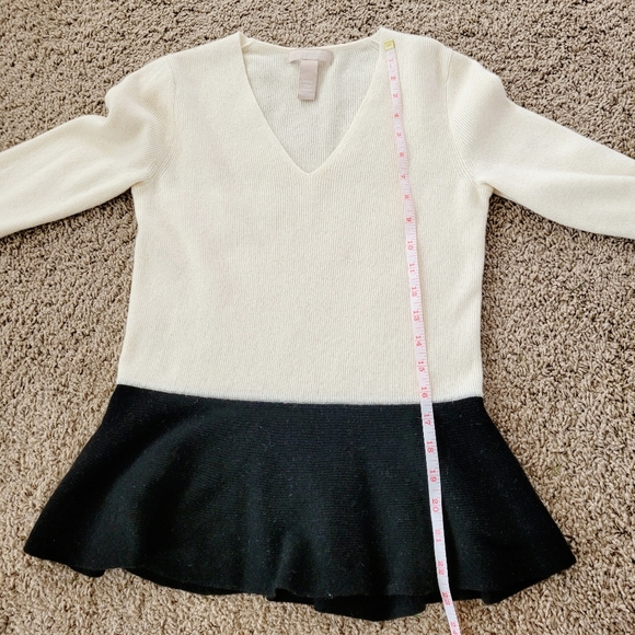 Banana Republic Ruffled Black White Sweater, V-neck Sweater, Size M - Picture 10 of 11